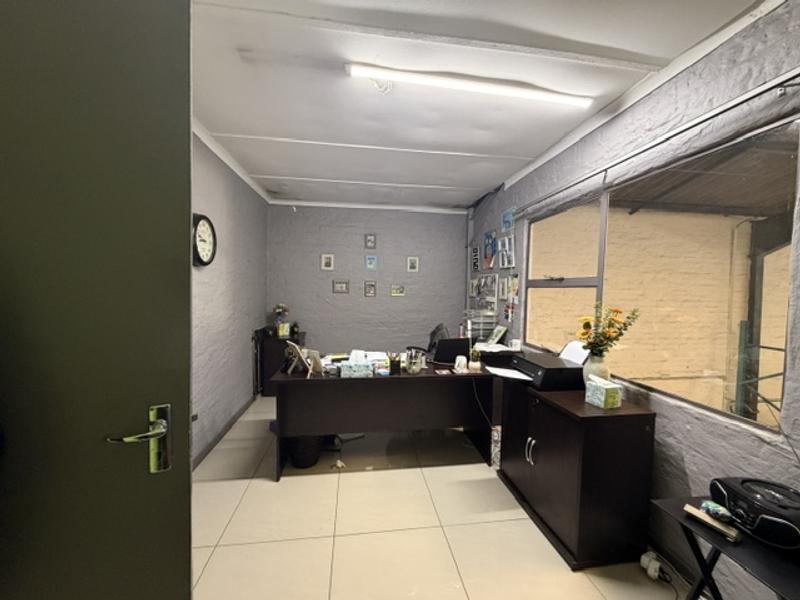 To Let Commercial Property for Rent in North End Eastern Cape